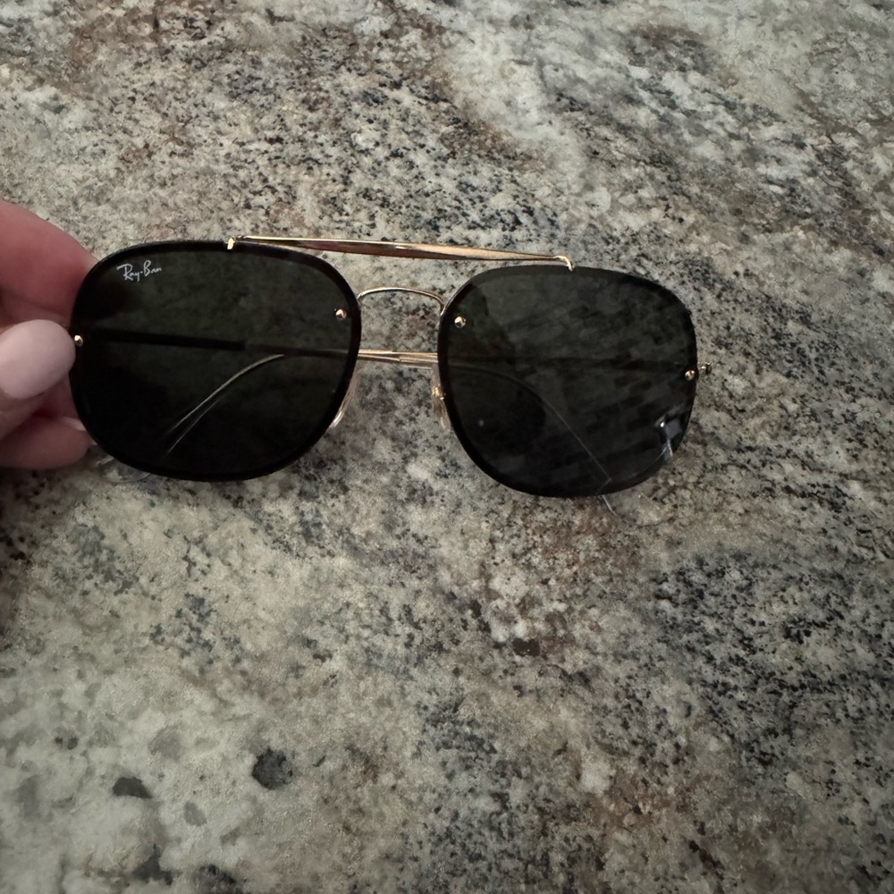 Ray-Ban Blaze General sunglasses. Gold and Black.